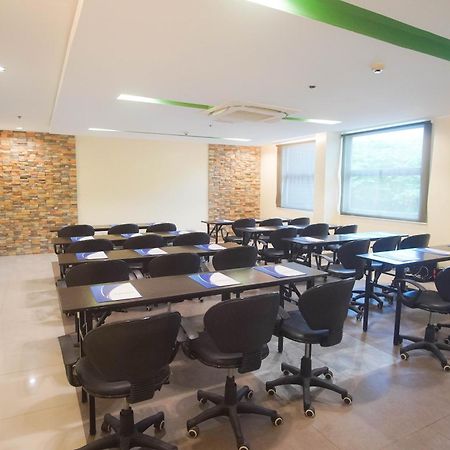 Go Hotels Bacolod Extérieur photo