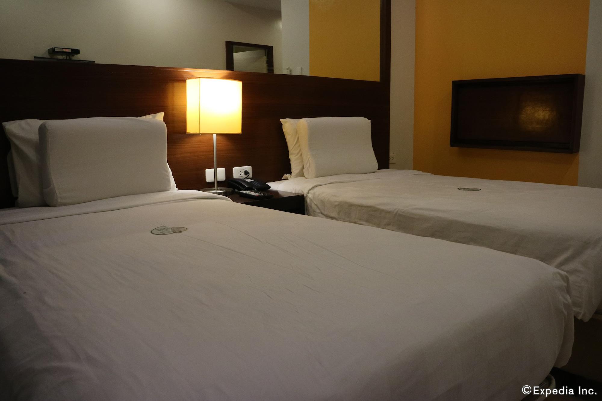 Go Hotels Bacolod Extérieur photo
