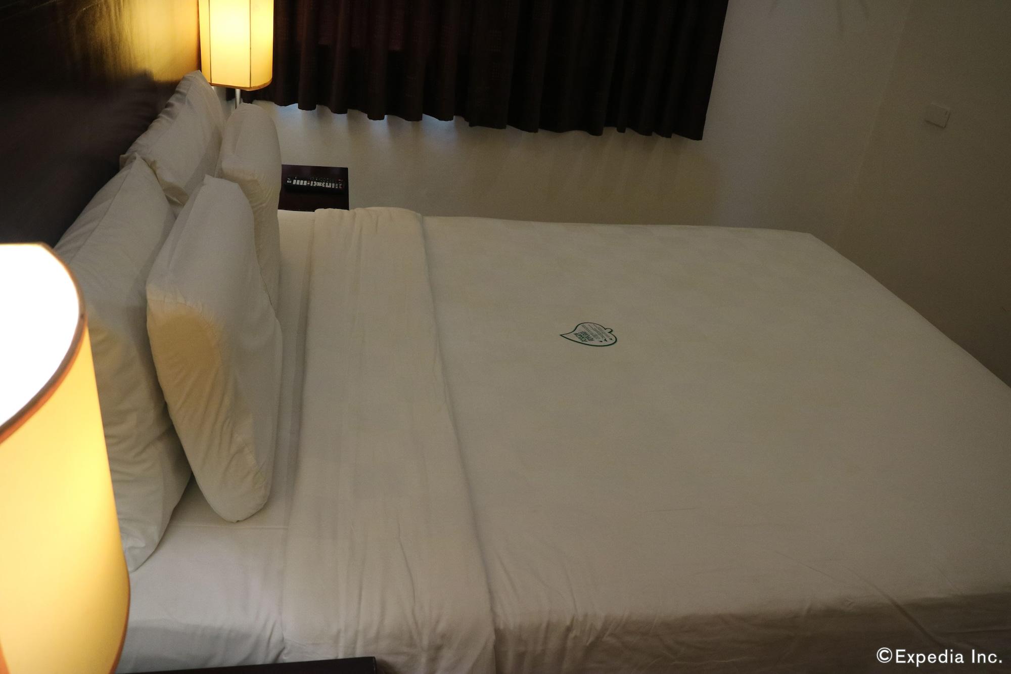 Go Hotels Bacolod Extérieur photo