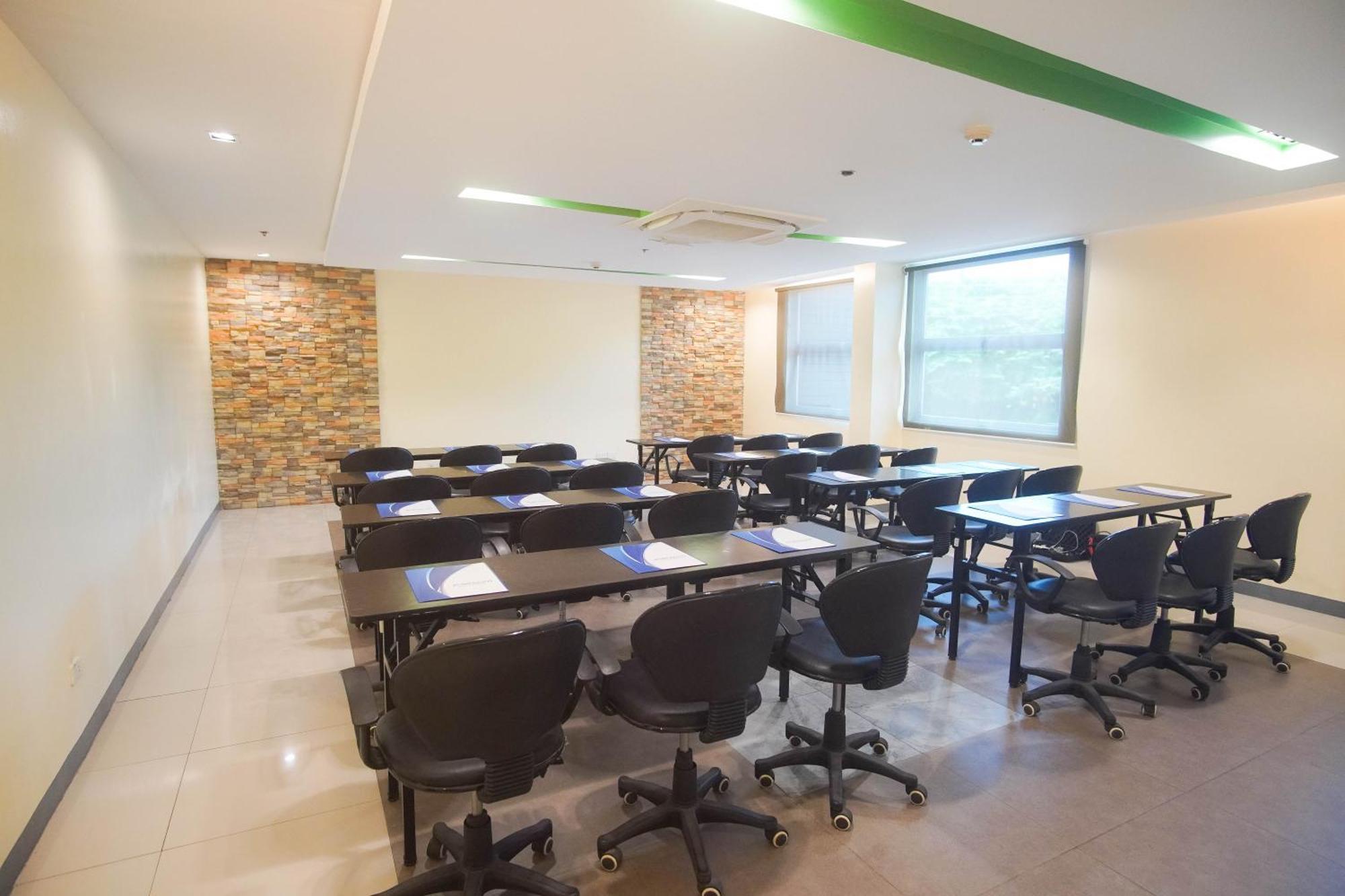 Go Hotels Bacolod Extérieur photo