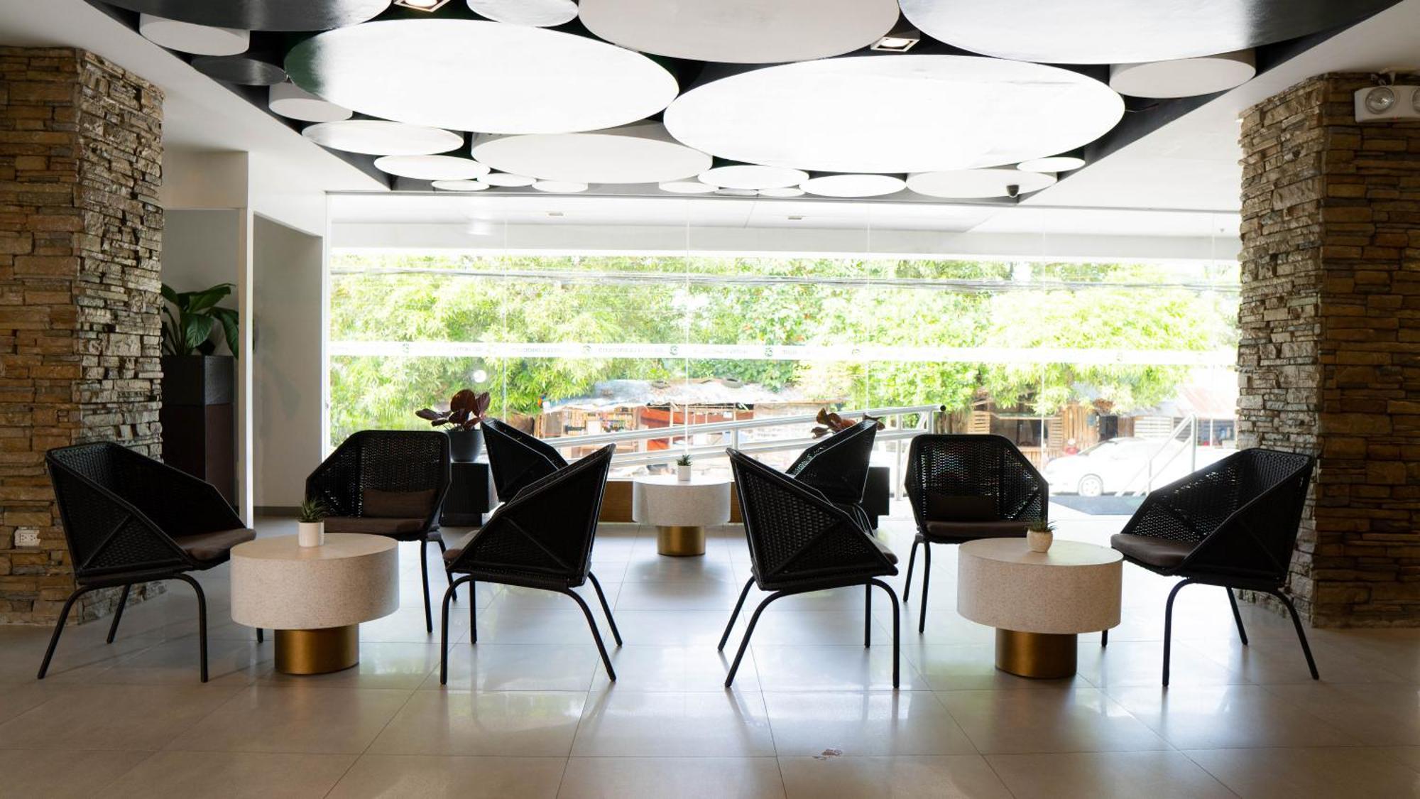 Go Hotels Bacolod Extérieur photo