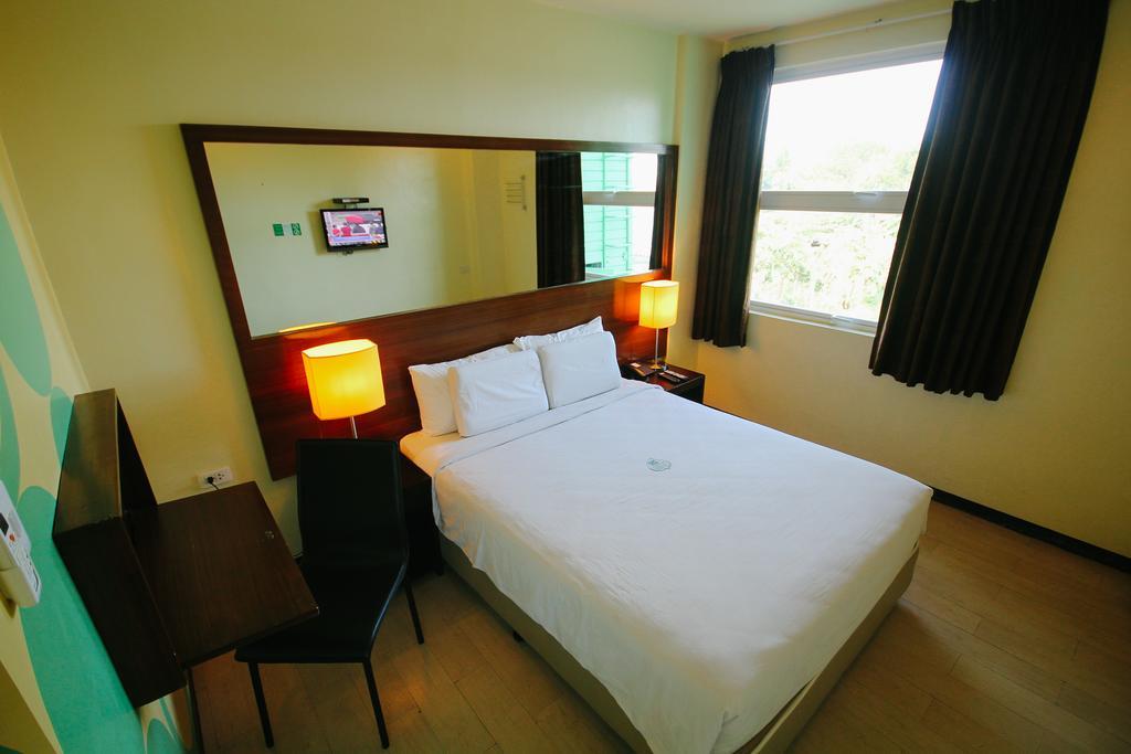 Go Hotels Bacolod Extérieur photo