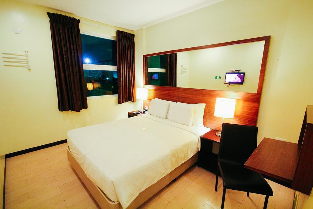 Go Hotels Bacolod Extérieur photo
