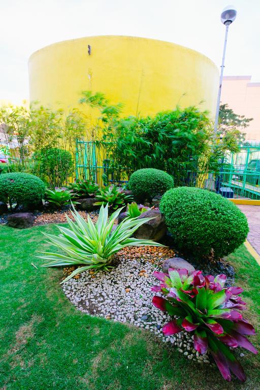Go Hotels Bacolod Extérieur photo