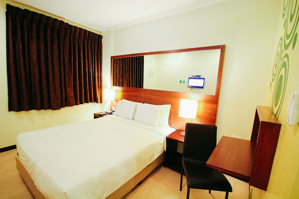 Go Hotels Bacolod Extérieur photo