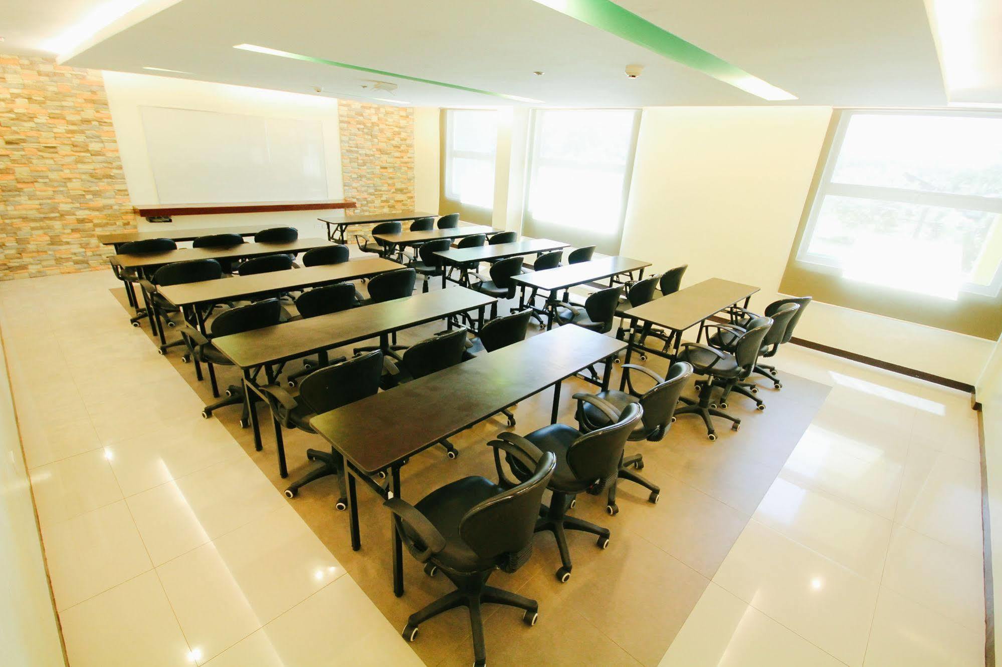 Go Hotels Bacolod Extérieur photo