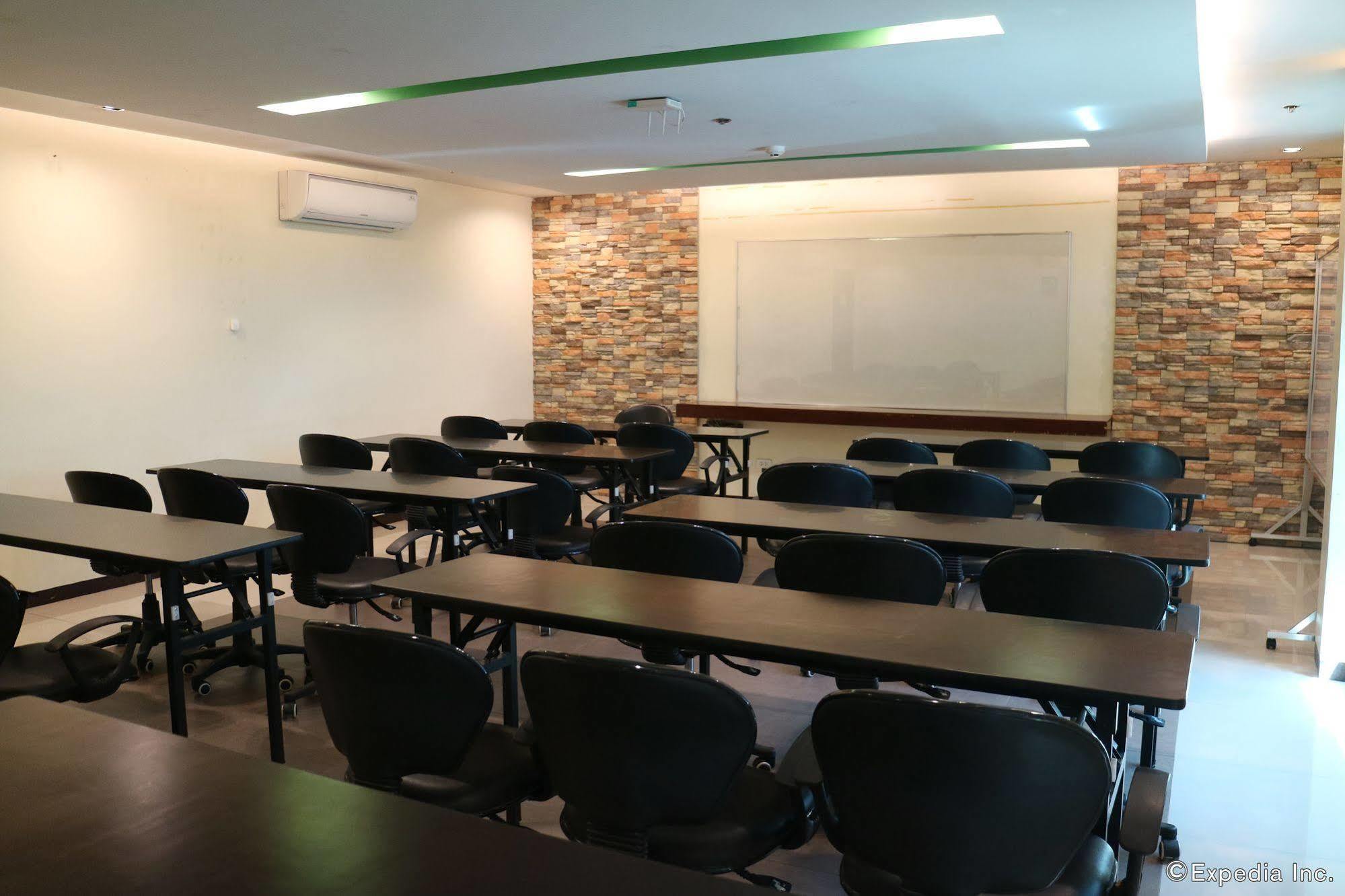 Go Hotels Bacolod Extérieur photo